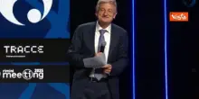 Standing ovation per Meloni prima dell'intervento al Meeting di Rimini, la premier commossa