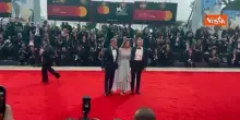 Venezia 82, Giorgio Pasotti con la moglie Claudia Tosoni sfilano sul red carpet