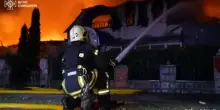 Ucraina, l'incendio a Sumy dopo l'attacco russo