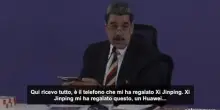 Maduro mostra il telefono donatogli da Xi: non si può intercettare
