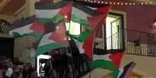 Piazzetta di Capri gremita per il flash mob pro Palestina