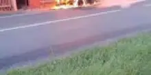 Incendio a Reggio Emilia, il video del van divorato dalle fiamme