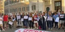 Gaza, flashmob del Pd davanti a Montecitorio: "Fermiamo il massacro"