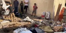 Attacchi su Gaza City, colpita un'area con le tende per gli sfollati