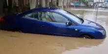 Maltempo a Milano, allagamenti in Viale Zara, auto sommerse dall'acqua