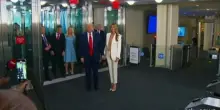 Trump all'Onu: si blocca la scala mobile, sale a piedi con Melania