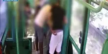 Milano, ipovedente aggredito e rapinato su un tram: due arresti