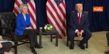 La stretta di mano tra Trump e von der Leyen a margine dell'Assemblea generale dell'Onu