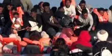 Imbarcazioni cariche migranti cercano attraversare la Manica, 3 morti
