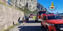 Lecco, masso su carreggiata ss36 bloccata anche linea ferroviaria
