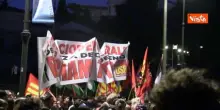"Lasciate ogni speranza voi che non manifestate", i cartelli al corteo per la Flotilla a Roma