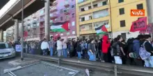 Corteo pro Gaza sulla Prenestina a Roma, i manifestanti cantano "Bella ciao"