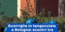 Scontri sulla Tangenziale di Bologna: Lacrimogeni e Oggetti Lanciati tra Manifestanti e Forze dell'Ordine