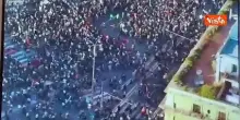 Corteo pro Gaza a Roma, migliaia di manifestanti al Colosseo. Le mmagini dall'alto