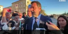 Salvini contestato a Livorno: "Calci e sputi, bloccano ministri"