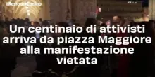 Un centinaio di attivisti arriva da piazza Maggiore alla manifestazione vietata. Il video