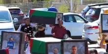 Cisgiordania, corteo con bare finte per i giornalisti uccisi a Gaza