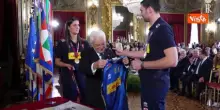 Mattarella riceve Italvolley, per lui in dono medaglie, pallone e magliette autografate