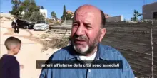 I bulldozer israeliani demoliscono casa palestinese in Cisgiordania