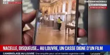 Louvre, c'è un video del furto: il ladro taglia il vetro. Le immagini della tv francese