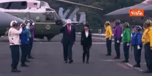 Trump con berretto Usa arriva con la premier giapponese Sanae Takaichi alla base navale di Yokosuka