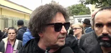 A Napoli i funerali di James Senese, tanti amici e il sax sul feretro