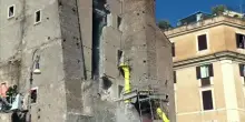 Roma, il momento del secondo crollo alla Torre dei Conti