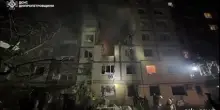 Ucraina, i soccorsi dopo un raid russo su un edificio residenziale