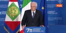 Mattarella "infrange il protocollo" e parla alla Conferenza sulle dipendenze