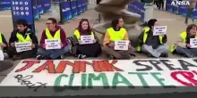 Fridays for Future, manifestanti alle Finals: "Sinner, speak about climate!"