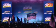 Tajani ricorda Berlusconi a comizio Napoli, la platea grida: "Silvio, Silvio"