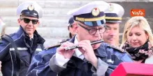 Carlo Verdone riceve fascia tricolore da Gualtieri, sindaco per un giorno nel suo 75esimo compleanno