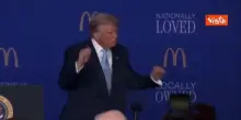 Trump balla sulle note di Ymca a summit economico di McDonald's a Washington