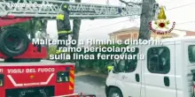 Maltempo a Rimini e dintorni, ramo pericolante sulla linea ferroviaria