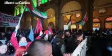 Il video dei manifestanti in piazza Maggiore a Bologna