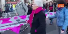"Giulietta non temere", il canto transfemminista delle attiviste al corteo di Roma