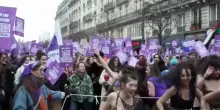 Parigi, migliaia in piazza contro la violenza sulle donne