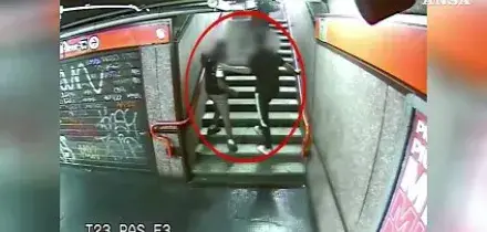 Milano, passeggeri della metro scippati in tempo record