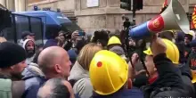 Ex Ilva, la sindaca Salis incontra i metalmeccanici in corteo a Genova