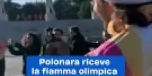 Polonara riceve la fiamma olimpica da Tamberi: il video emozionante