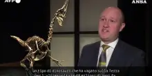 Il dinosauro Caenagnathides "Spike" in mostra prima dell'asta a Londra