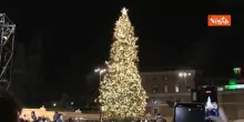 Natale 2025, il momento dell'accensione dell'albero a Piazza del Popolo
