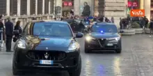 Zelensky arriva a Palazzo Chigi, in piazza gridano “Slava Ucraini"