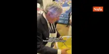 Tajani serve il risotto a festa Ambasciata Nuova Delhi per cucina italiana patrimonio Unesco