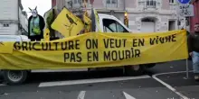 Proteste degli agricoltori in Francia, blocchi e trattori