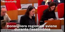 Consigliera regionale sviene durante l'assemblea: il video