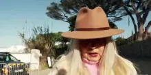 Brigitte Bardot, fan in lacrime a Saint-Tropez dove sar&agrave; sepolta