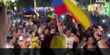 I venezuelani festeggiano la cattura di Maduro al confine con la Colombia