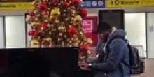 Moumbagna pianista d&rsquo;eccezione per la Cremonese alla stazione di Reggio Emilia