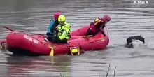Esonda a Roma il fiume Aniene, i vigili del fuoco mettono in sicurezza gli animali